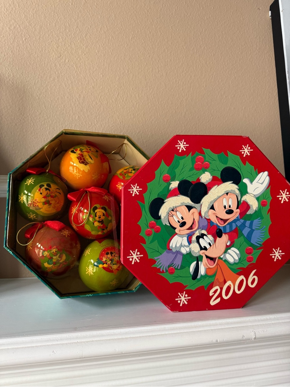 2006 Disney Christmas Ornament Ball Set of 7 Mickey Minnie Donald Daisy Pluto